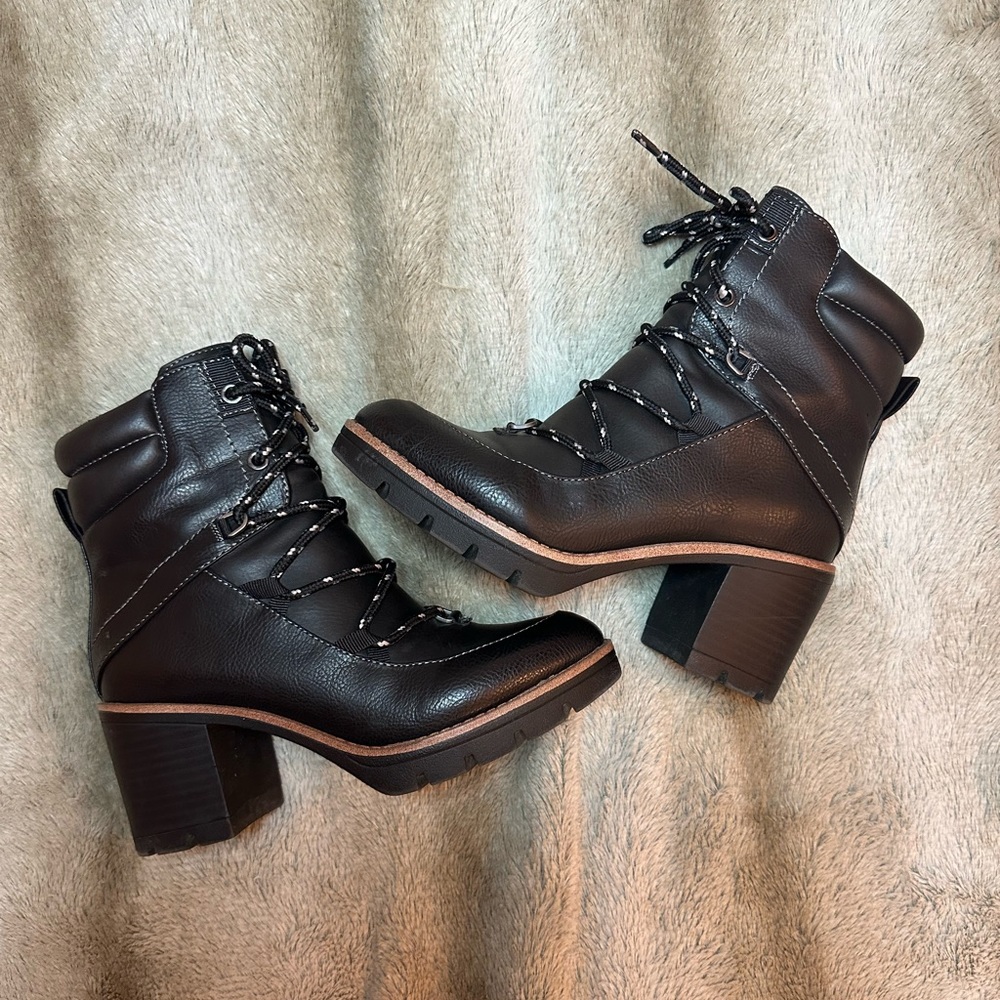 SOUL Naturalizer Chunky Heel Lace Up Boots